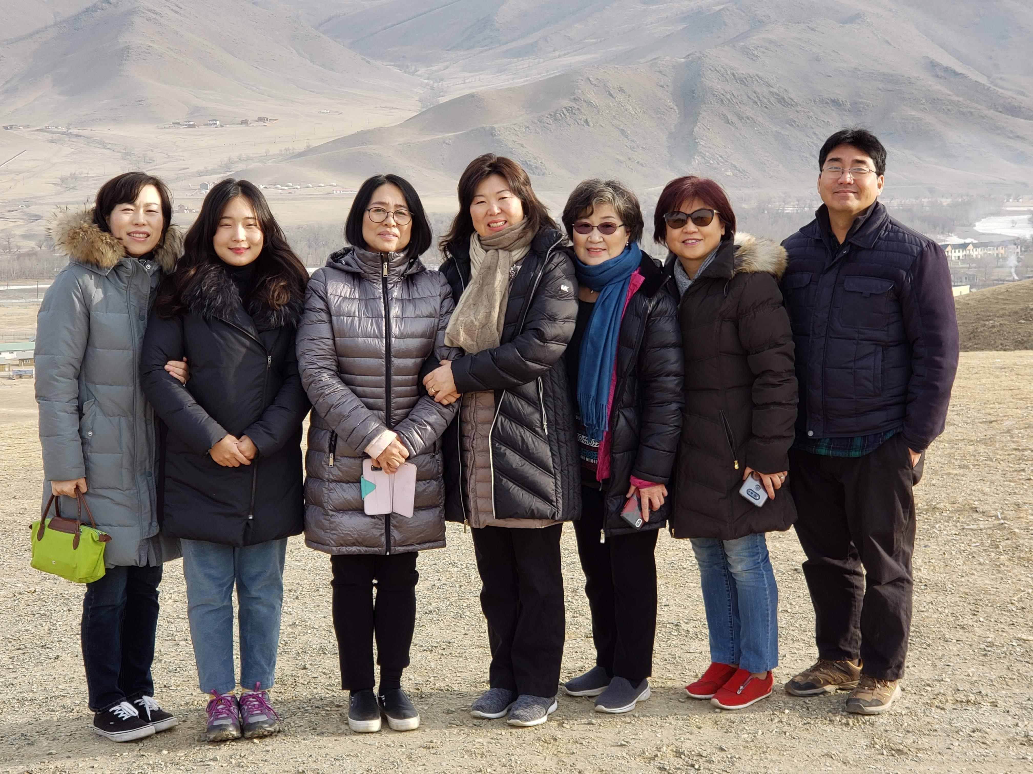 몽골기독여성훈련을 위해 몽골에 모인 선교팀원들, (왼쪽부터) 몽골 선교사인 Grace Cho, 조인영, 김명래 총무, 권오연 부총무,박희선 권사, 김성실 권사, 조진희 선교사. 사진 제공, 한인여선교회 전국연합회.