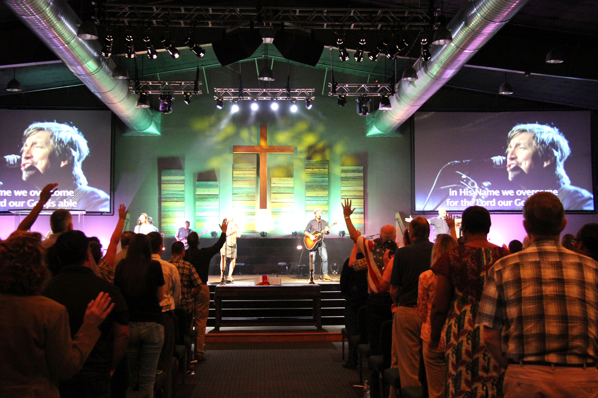 12 월 15일 텍사스 케이티에 있는 그레이스펠로우쉽연합감리교회의 교인들은 연합감리교회를 떠나기로 의결했다. 2,800 명의 교인이 등록하고 있는 이 교회는 텍사스연회에서 가장 큰 교회 중 하나다. 텍사스연회는 교회의 탈퇴 허용 여부를 결정해야 하며, 이를 위해서는 수개월이 걸리는 절차가 남아 있다. 이 교회는 자유감리교회에 가입할 예정이다. 사진 제공, 그레이스펠로우쉽연합감리교회.