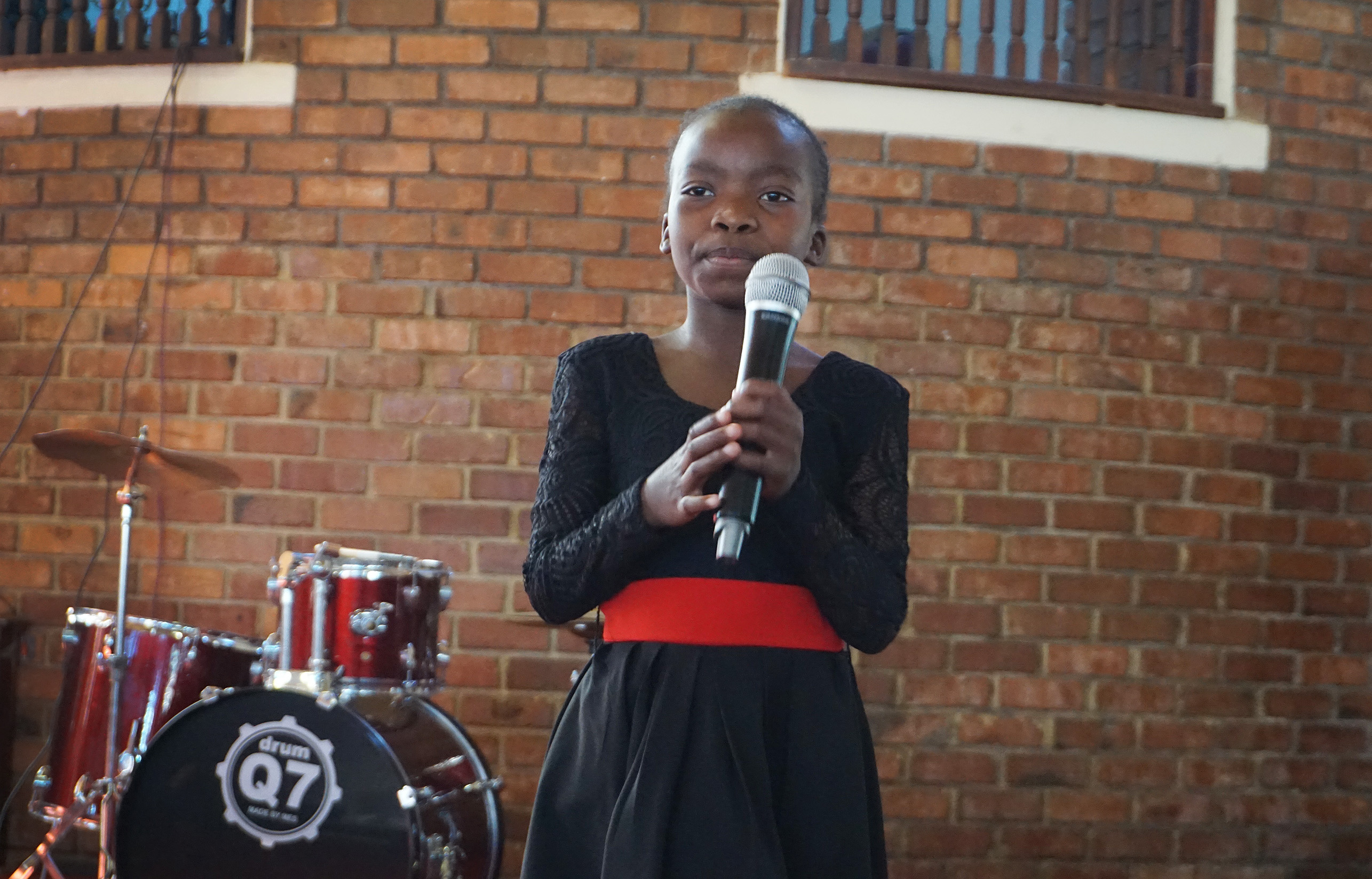 Britney Sadete, dix ans, se produit à l'église Méthodiste Unie de Cranborne à Harare, au Zimbabwe, lors du festival annuel « L’Eglise Méthodiste Unie A Un Talent », organisé dans la Région épiscopale du Zimbabwe, le 28 juillet 2019. Britney, qui a remporté la première place dans la catégorie des moins de 12 ans et la deuxième place au classement général, a récemment sorti son premier album. Photo de Kudzai Chingwe, UM News.
