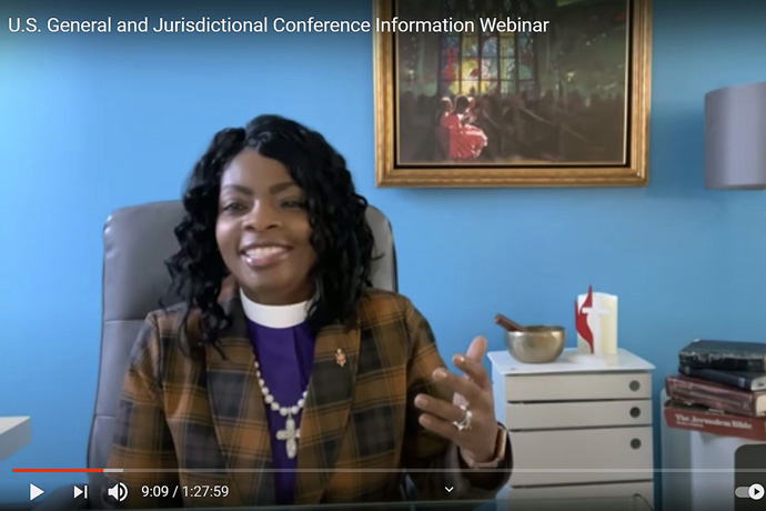 La Obispa Cynthia Moore-Koikoi de la Conferencia Anual del Oeste de Pensilvania facilita el seminario informativo en línea de la Conferencia General y Jurisdiccional de los Estados Unidos, organizado por el Concilio de Obispos/as el 13 de febrero. Captura de pantalla cortesía de Comunicaciones Metodistas Unidas para Noticias MU.