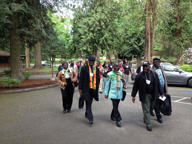 Badjumbe ya Afrika ku Mkutano ya Kanisa ya Methodiste ya mwaka ya 2016 wari ikala pamoya ku Canby Retreat Center mu Portland, Oregon. Afrika Initiative ya Kanisa ya Methodiste iripanga iyi mkutano. Photo ya Jerry Kulah
