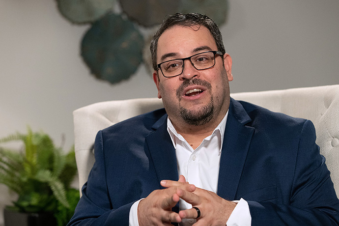 El Rev. Giovanni Arroyo es alto ejecutivo de la Comisión Metodista Unida sobre Religión y Raza, la agencia formada para responsabilizar a la denominación de su compromiso de rechazar el racismo en la vida de la iglesia. Foto por Mike DuBose, Noticias MU.