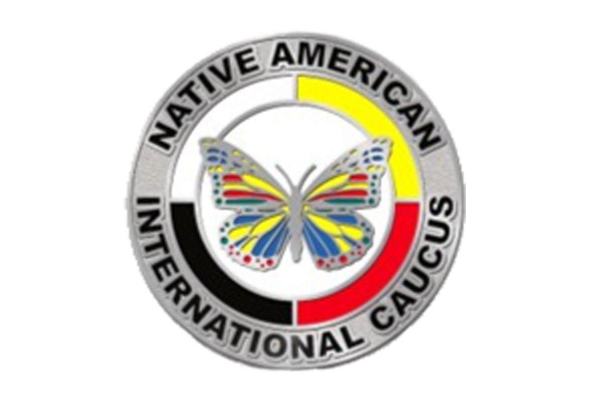 El Caucus Internacional Nativo Americano (NAIC) aplaude la celebración del Día de los Pueblos Indígenas el 10 de octubre de 2022 y su reconocimiento como un feriado federal por primera vez a partir de 2021. Grafico cortesía del NAIC.