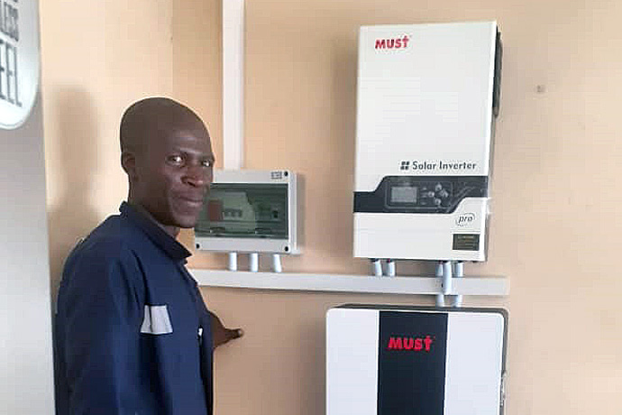Munashe Bhero, a member of Maximum Salvation United Methodist Church, installs a solar system at St. Paul United Methodist Church in Harare, Zimbabwe. Bhero has secured seven contracts for solar installations since joining The United Methodist Church’s WhatsApp business group, where church members foster relationships and support each other’s business ventures. Photo by Priscilla Muzerengwa, UM News.