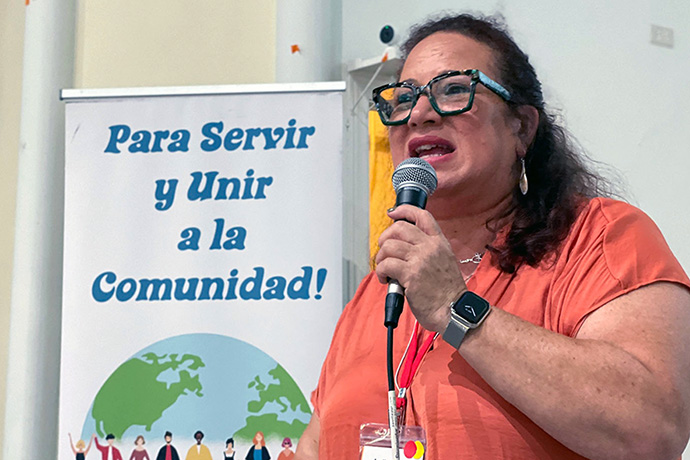 Revda. Lydia Muñoz, Directora del Plan Nacional para el Ministerio Hispano (NPHLM por sus siglas en ingles), expuso la estrategia del Plan para acompañar el desarrollo de lideres y de nuevas comunidades de fe entre la comunidad hispano-latina. Así mismo, hizo énfasis en el enfoque de brindar acompañamiento y “caminar justos/as” con las comunidades de fe y sus lideres.
