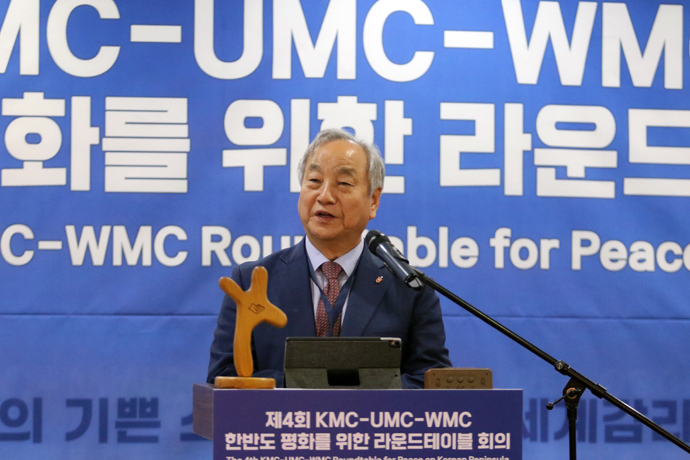 United Methodist Bishop Hee-Soo Jung of the Wisconsin Conference preaches at the closing worship service at the Fourth Roundtable for Peace on the Korean Peninsula on Aug. 31 at the Ambassador Hotel and Kwanglim Methodist Church in Seoul, South Korea. Jung said, “Love can bring pain and make it difficult for us, but we must still love and forgive.” Photo by the Rev. Thomas E. Kim, UM News.