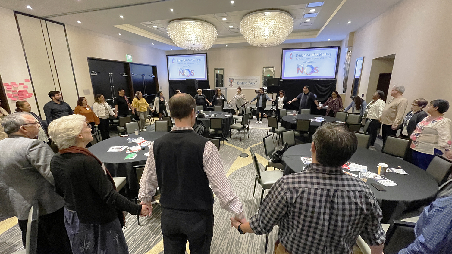 En la conclusión del evento los/as participantes presentaron al Plan una serie de recomendaciones para ser sistematizadas y permitir el seguimiento de la conexionalidad que se fortaleció con este primer reencuentro post-pandémico del liderado hispano-latino metodista unido.