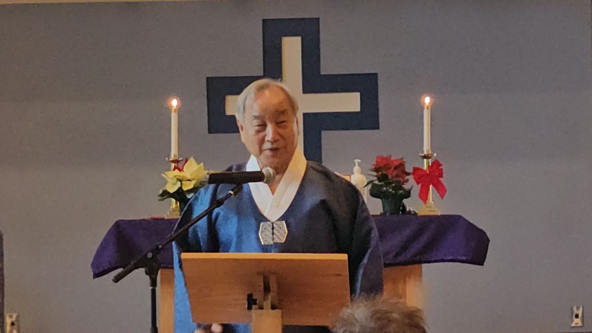 정희수 감독은 한인 공동체를 향하여 2024년에는 예수님이 오신 이유, 하나님이 원하시는 바가 무엇인지를 묻자고 말한다. 사진은 정희수 감독의 설교하는 모습. 사진 제공, 정희수 감독.