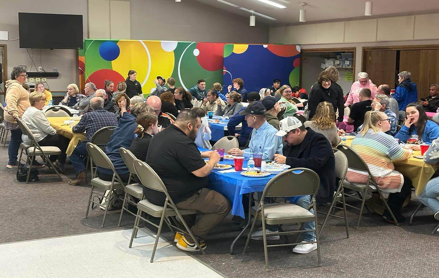 Reunión en la IMU Plankinton para el culto de la congregación hispana Renuevo. Foto cortesía del Pastor Hermán Pérez.