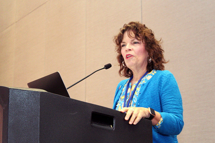 A Bispa Laura Merrill, líder episcopal da Conferência Anual do Arkansas e membro do Conselho de Administração do “Encontro com Cristo”, foi a oradora da ordem e compartilhou a sua experiência de vida em missão na América Latina e o papel da organização que ela aconselha no desenvolvimento da missão. Foto do Rev. Gustavo Vasquez, Notícias MU.