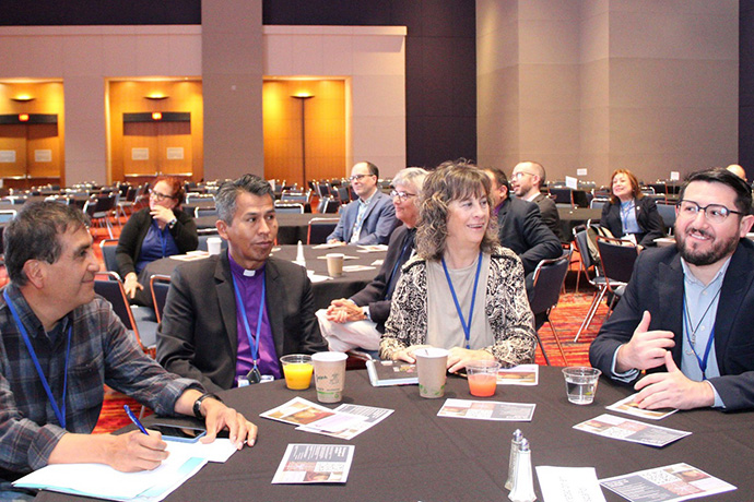 Da esquerda para a direita: Ruben Mamani e o Bispo Medardo Vedia Gutiérrez da Igreja Evangélica Metodista na Bolívia, Ivana Evans da Igreja Evangélica Metodista na Argentina e Cristian Slick, missionário da Junta Geral de Ministérios Globais. Foto Rev. Gustavo Vasquez, Notícias MU.