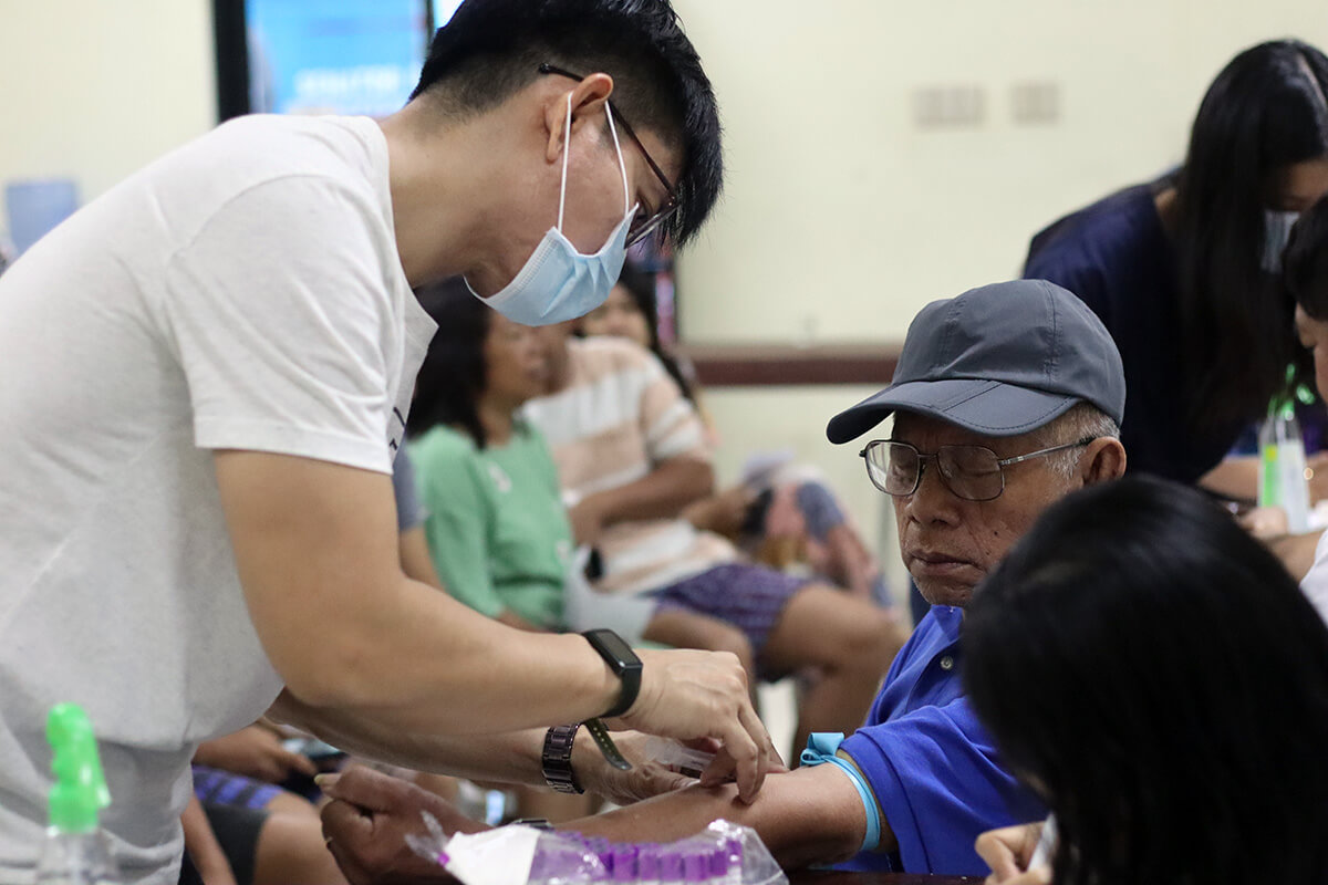 A medical technologist draws blood from a patient for testing during a medical mission hosted by the Davao Episcopal Area at Spottswood Methodist Center in Kidapawan, Philippines. The outreach event was organized to coincide with the Mindanao Philippines Annual Conference June 21-22. Photo courtesy of Davao Episcopal Area Communications.