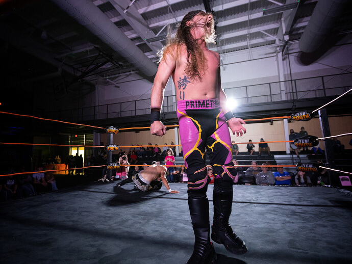 El luchador Donnie Primetime deja escapar un grito durante un combate en el Centro de Eventos de Priceville, Alabama. 