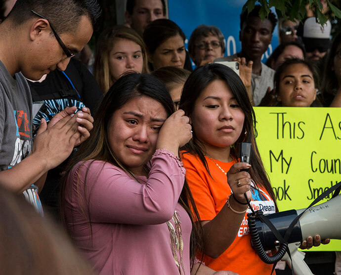 Des centaines de personnes, dont des Méthodistes Unis, défilent en faveur de l'action différée pour les arrivées d'enfants (DACA) et de la loi Dream Act, le 8 septembre 2017, à Nashville (Tennessee). Pour les Méthodistes Unis et d'autres communautés religieuses, la prise en charge des immigrés est au cœur de leur mission. Photo de Kathleen Barry, UM News.
