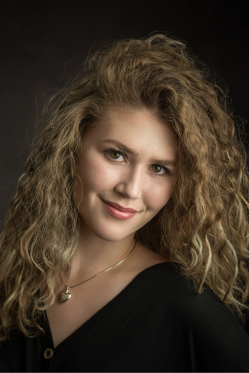 Anna Riddle. Photo by Heather Gaydeski Photography.