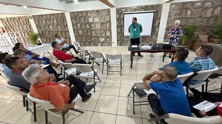 Varios talleres de formación en teología wesleyana, consejería, doctrina y políticas de La Iglesia Metodista Unida, fueron impartidas entre los participantes en la Reunión Anual. 