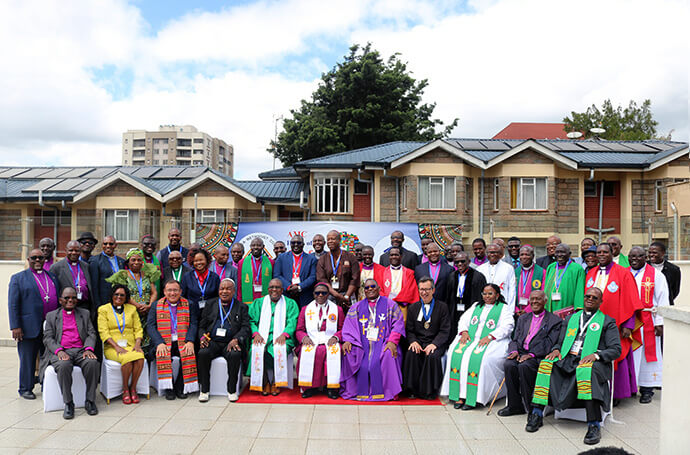 Les dirigeants des Eglises Méthodistes Africaines posent pour une photo de groupe lors du sommet des Chefs de Conférence qui s'est tenu au Methodist Resort and Conference Center à Nairobi, au Kenya. La réunion, organisée par le Conseil Méthodiste Africain, a rassemblé des dirigeants de toutes les Dénominations Wesleyennes du continent pour discuter de l'avenir du mouvement Méthodiste. Photo par Eveline Chikwanah, UM News.