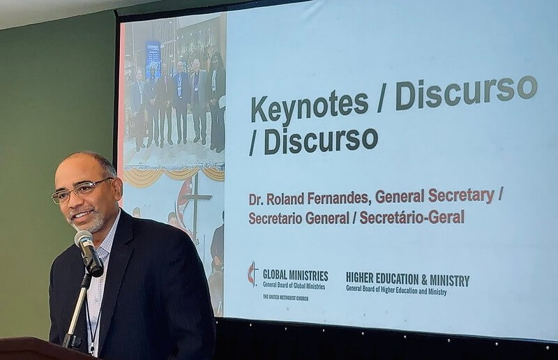 El Dr. Roland Fernandes, Secretario General de las juntas generales de Ministerios Globales y Educación Superior y Ministerio de La Iglesia Metodista Unida, ofreció el discurso de apertura del evento durante el primer dia de la consulta. Foto Rev. Gustavo Vasquez, Noticias MU.