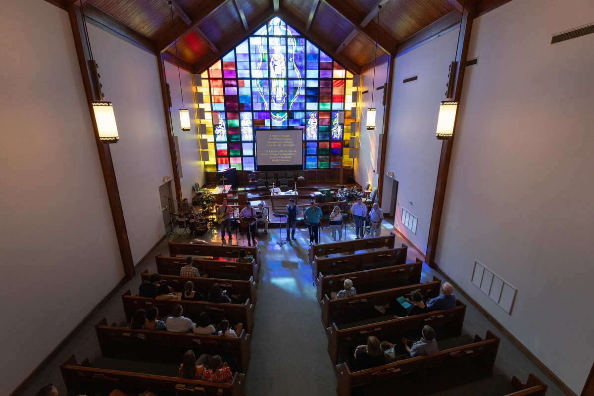 The praise band sings during the contemporary worship service at St. Luke’s United Methodist Church. Photo by Mike DuBose, UM News.